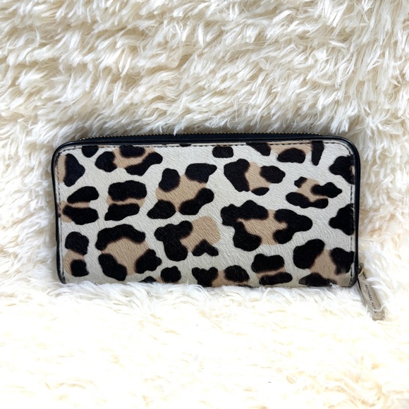 Michael Kors Calf Skin Leopard Print Large Wallet - Picture 2 of 13